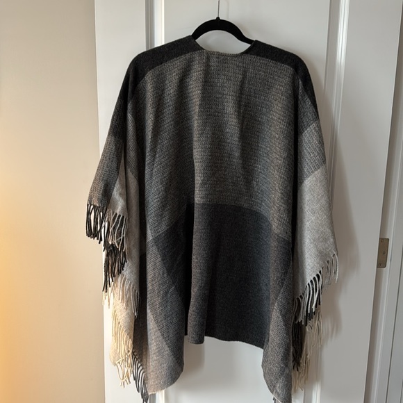 Chic, 100 percent wool, Eileen Fisher Colorblock Fringe Poncho - Picture 4 of 4